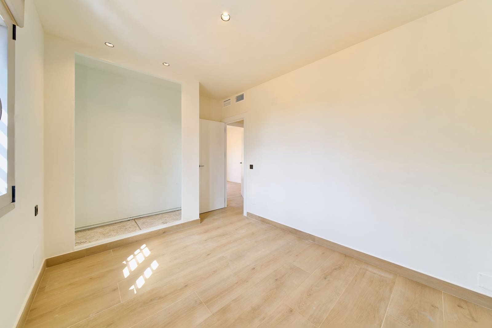 3 slaapkamer Halfvrijstaande villa te koop in Malaga stad - € 785.000 (Ref: 9833227)