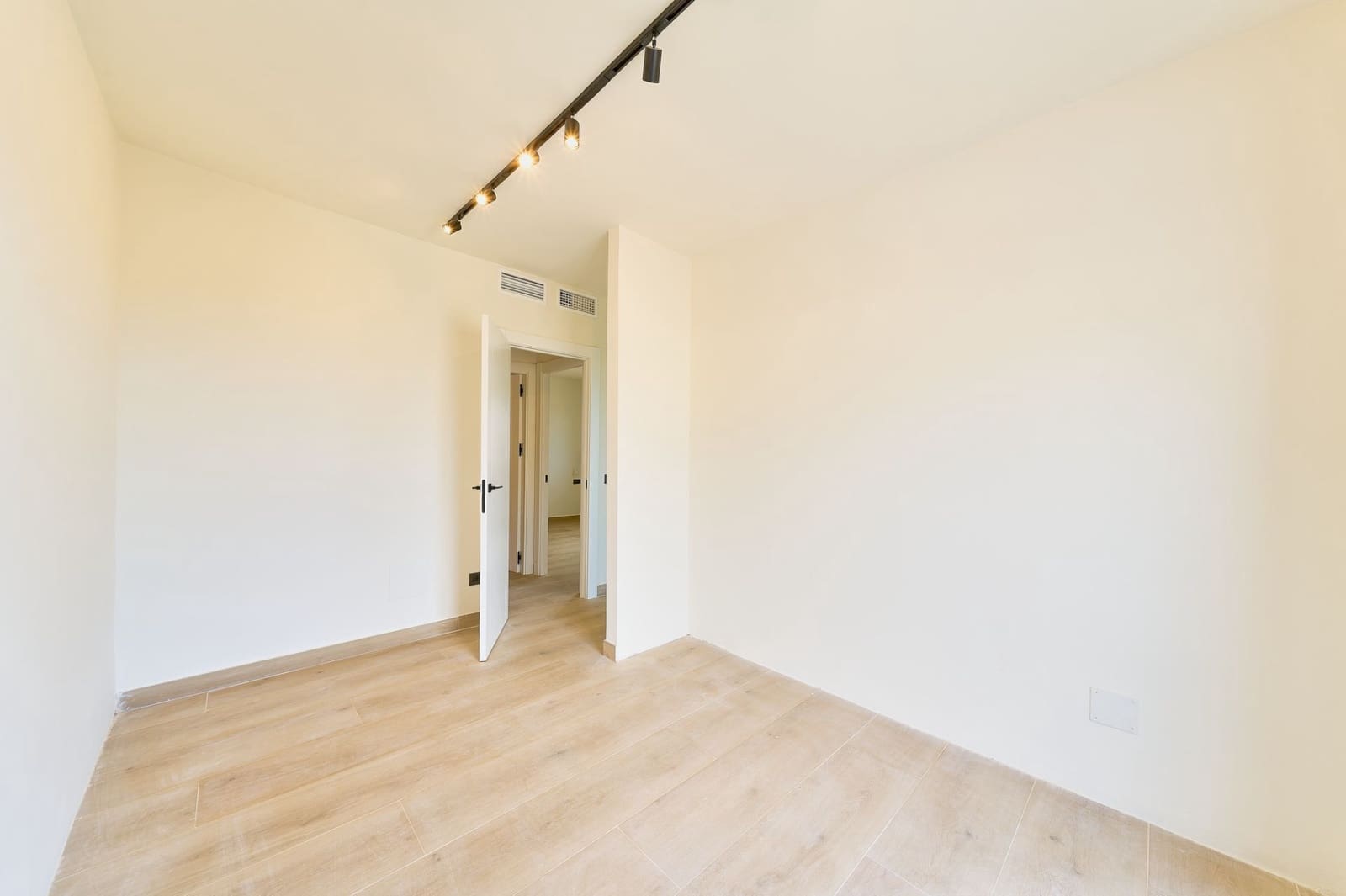 3 slaapkamer Halfvrijstaande villa te koop in Malaga stad - € 785.000 (Ref: 9833227)