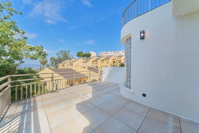 3 slaapkamer Halfvrijstaande villa te koop in Cerrado de Calderon, Málaga stad - € 785.000 (Ref: 9833227)