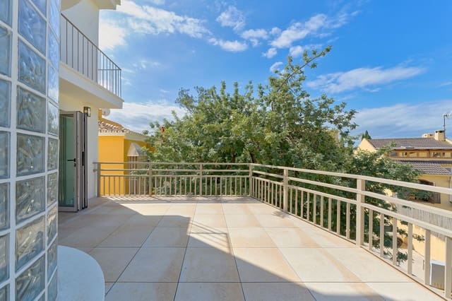 3 slaapkamer Halfvrijstaande villa te koop in Cerrado de Calderon, Málaga stad - € 785.000 (Ref: 9833227)