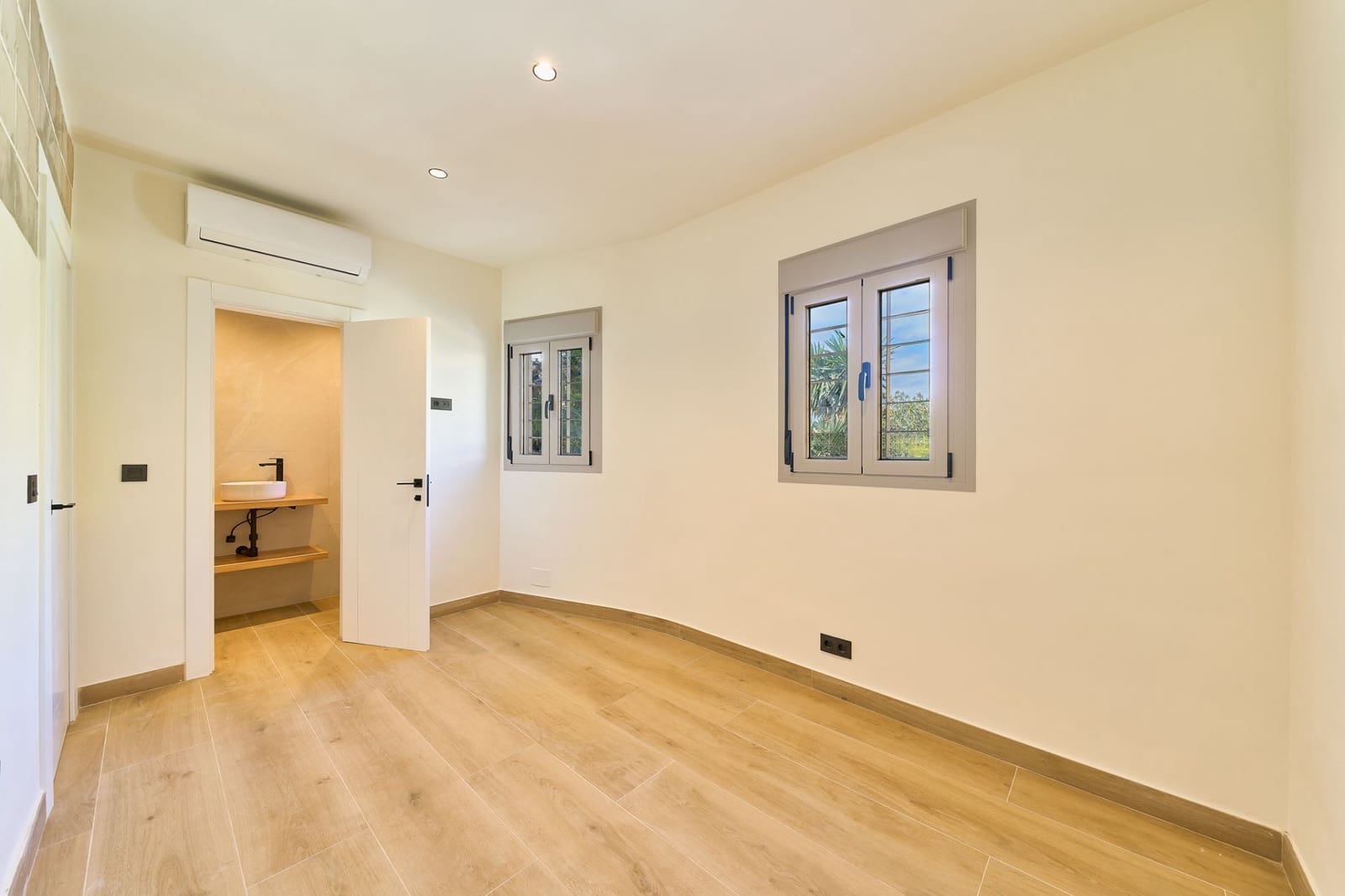 3 slaapkamer Halfvrijstaande villa te koop in Malaga stad - € 785.000 (Ref: 9833227)