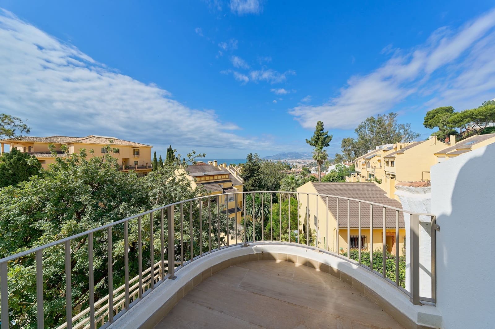 3 slaapkamer Halfvrijstaande villa te koop in Malaga stad - € 785.000 (Ref: 9833227)