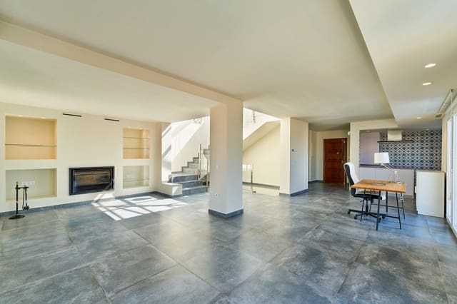 4 soverom Villa til salgs i Cerrado de Calderon, Málaga by med svømmebasseng garasje - € 1 370 000 (Ref: 9850740)