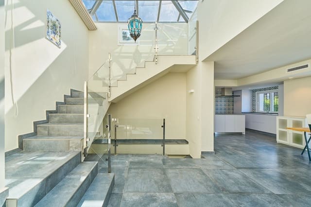4 soverom Villa til salgs i Cerrado de Calderon, Málaga by med svømmebasseng garasje - € 1 370 000 (Ref: 9850740)
