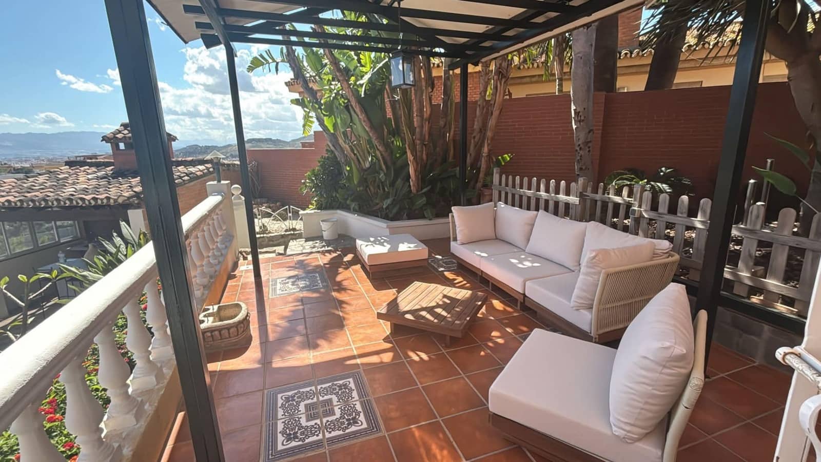 5 camera da letto Villa da affittare in Malaga citta con piscina garage - 5.000 € (Rif: 9912495)