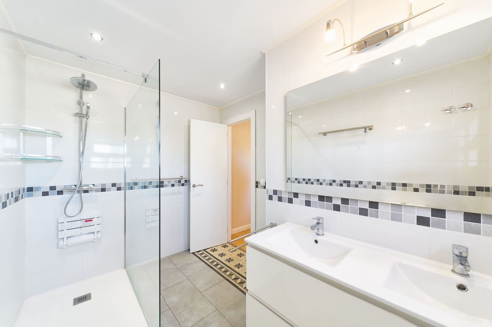 5 camera da letto Villa da affittare in Malaga citta con piscina garage - 5.000 € (Rif: 9912495)