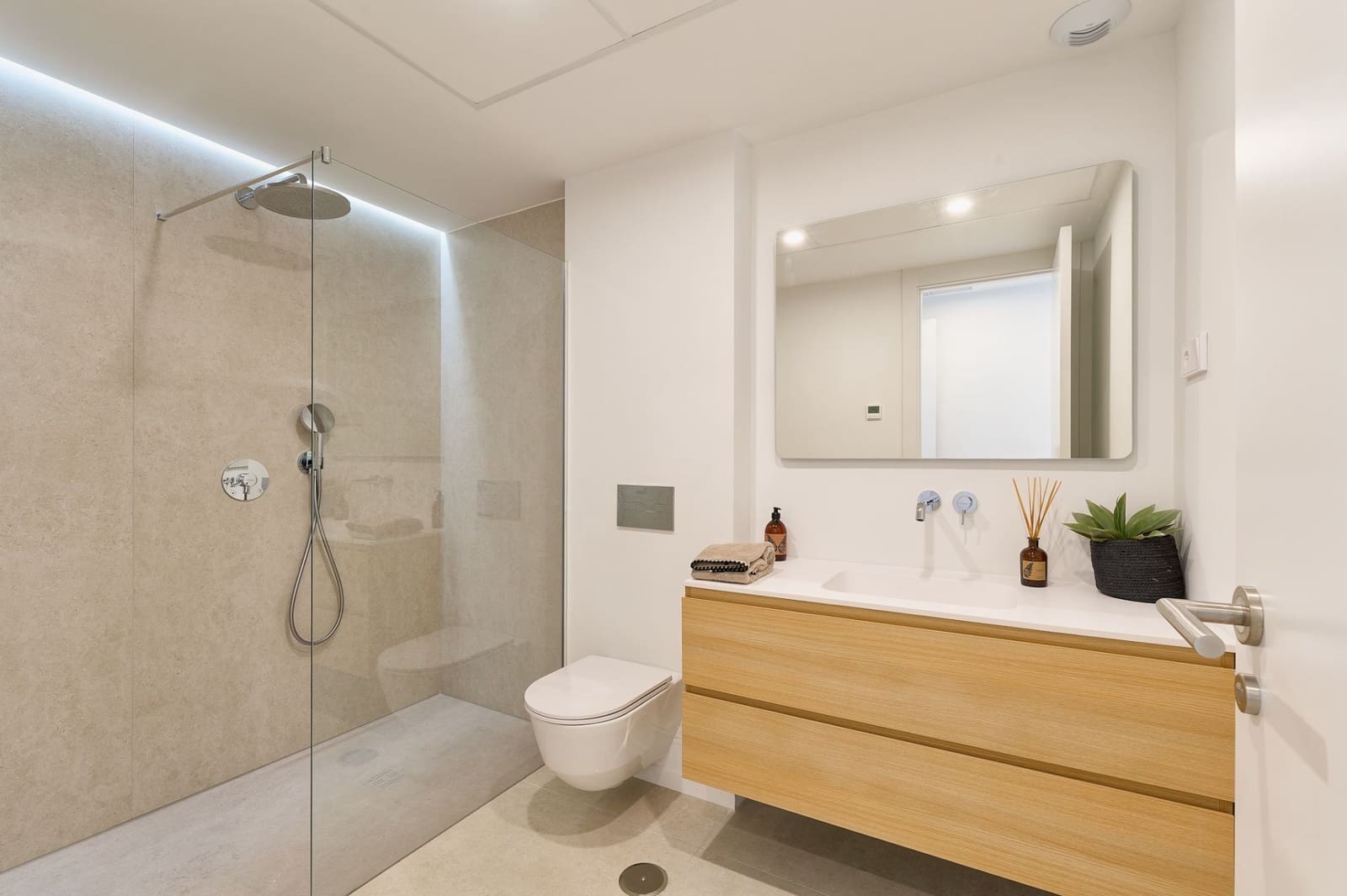 2 bedroom Flat for sale in Fuengirola with pool garage - € 669,000 (Ref: 9926747)