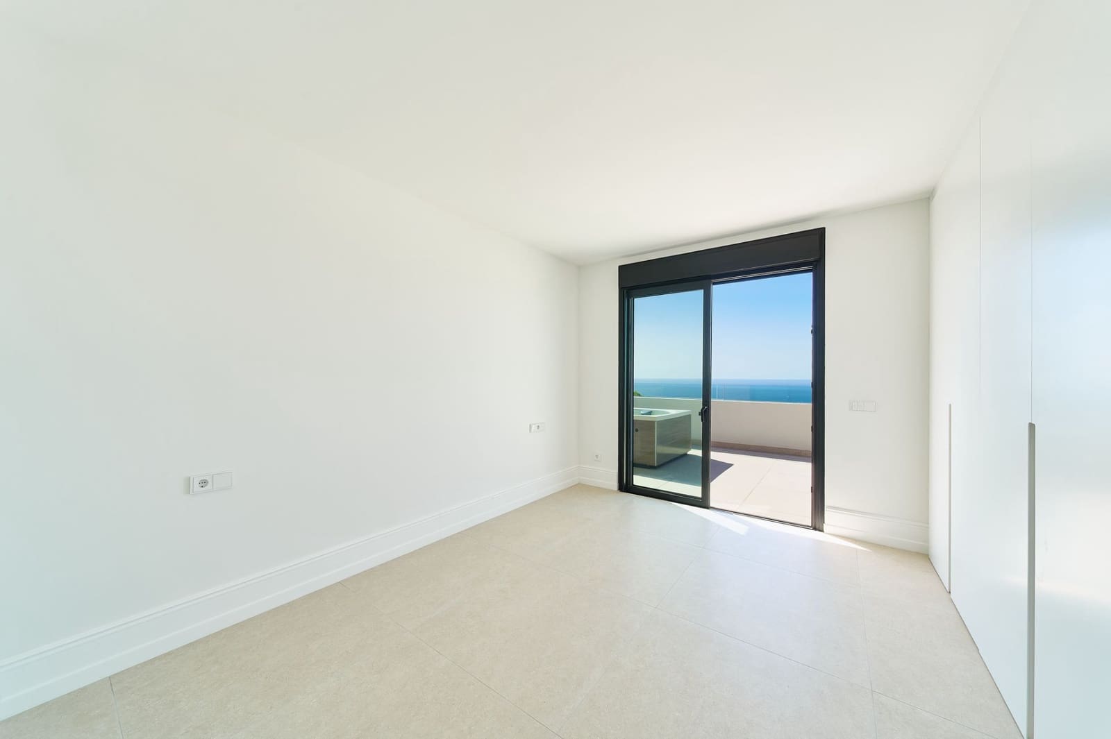 3 bedroom Penthouse for sale in Fuengirola with pool garage - € 1,254,700 (Ref: 9926747)