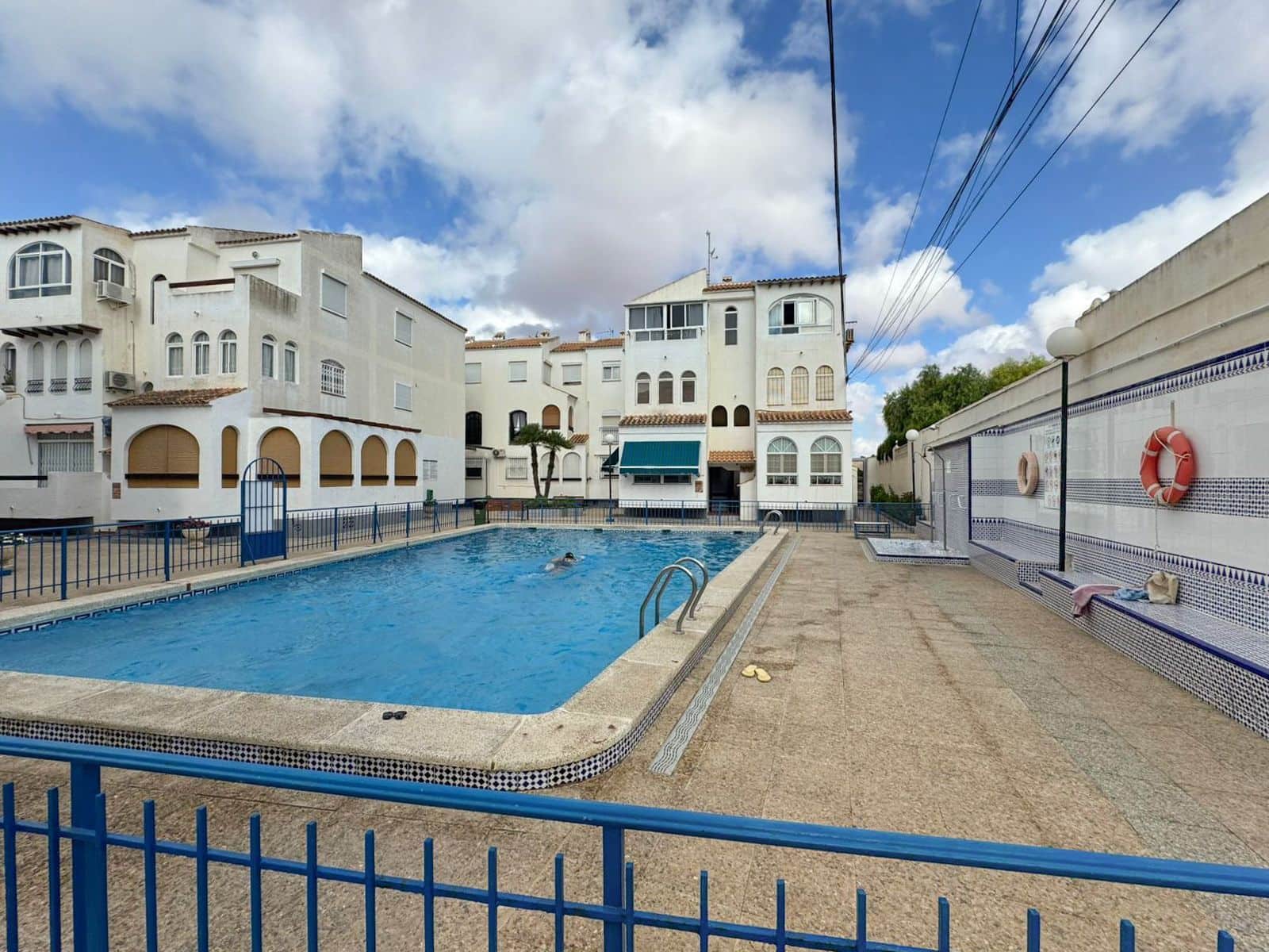 1 Zimmer Apartment zu verkaufen in Torrevieja mit Pool - 98.000 € (Ref: 9459508)