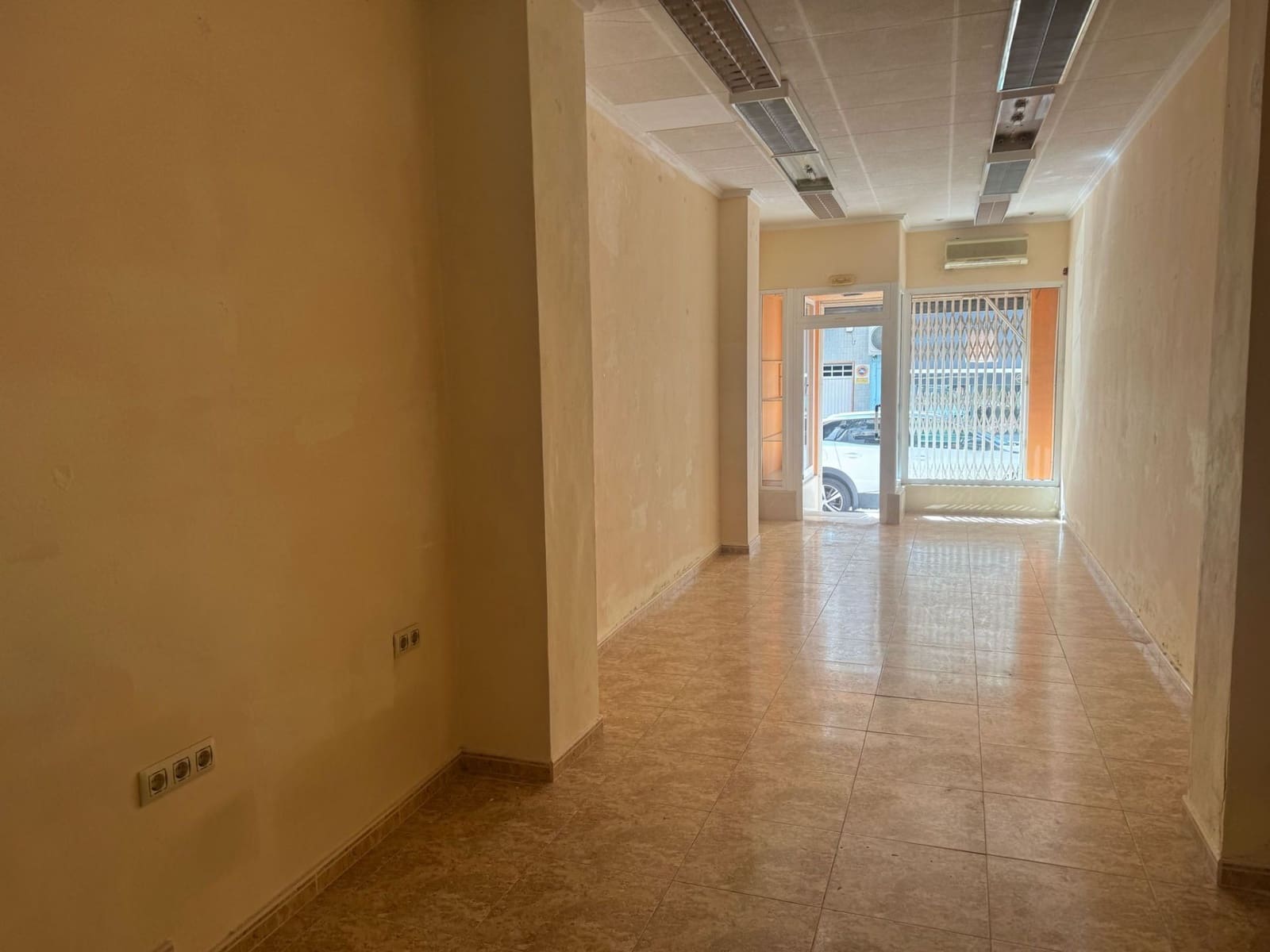 Gewerbe zu verkaufen in Torrevieja - 95.000 € (Ref: 9459655)