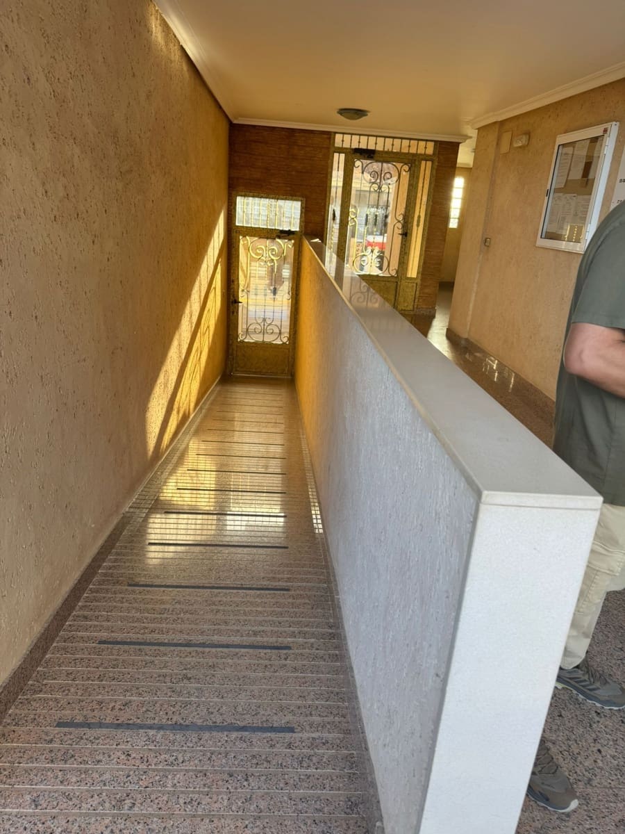 2 bedroom Flat for sale in Los Montesinos with pool - € 113,000 (Ref: 9460664)