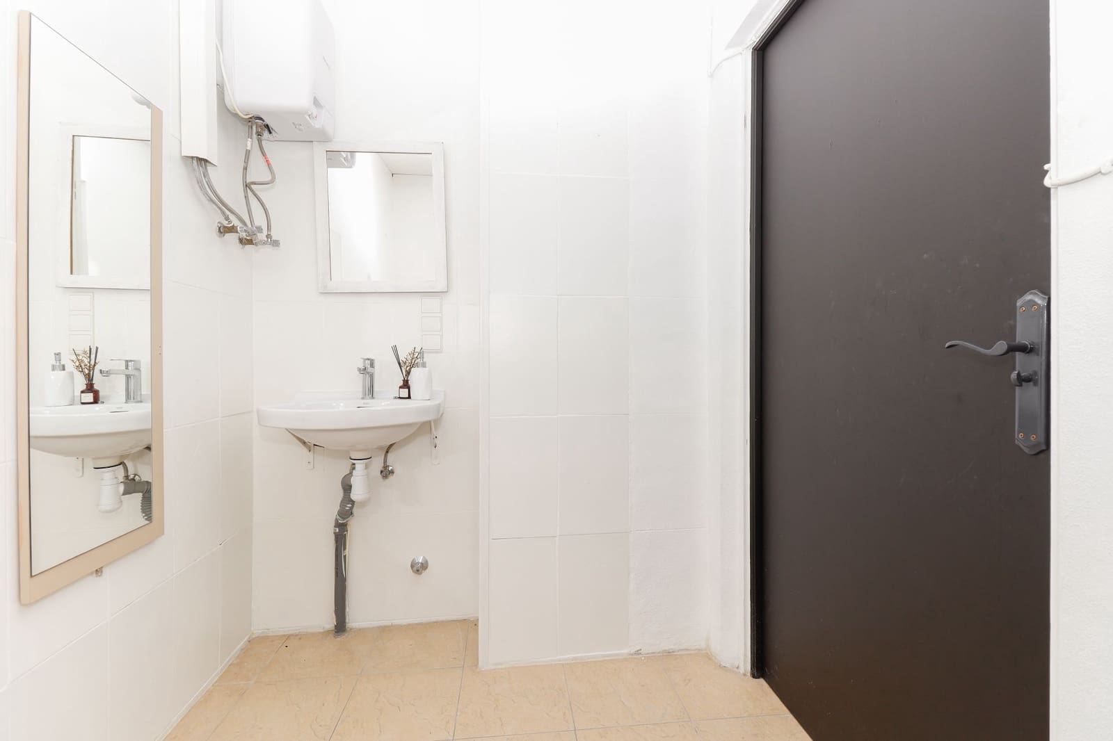 Kaupallinen myytävänä paikassa Torrevieja - 126 000 € (Ref: 9460668)