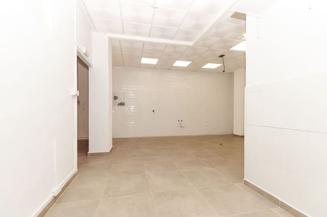 Kommersiell till salu i El Acequión - Los Náufragos, Torrevieja - 126 000 € (Ref: 9460668)