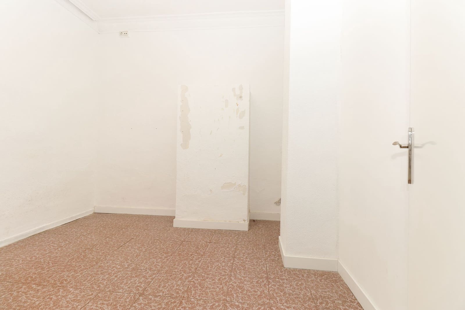 Kaupallinen myytävänä paikassa Torrevieja - 126 000 € (Ref: 9460668)