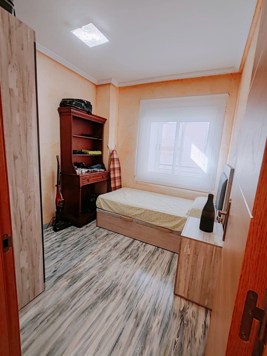 3 bedroom Apartment for sale in Torrevieja with pool - € 250,000 (Ref: 9462733)