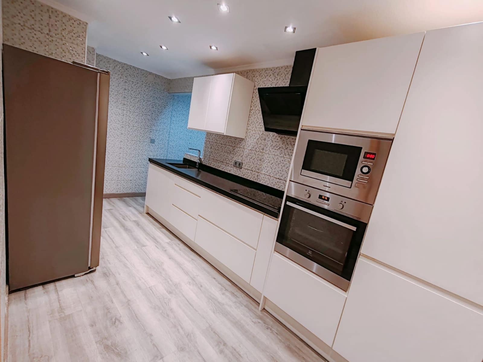 3 bedroom Apartment for sale in Torrevieja with pool - € 250,000 (Ref: 9462733)