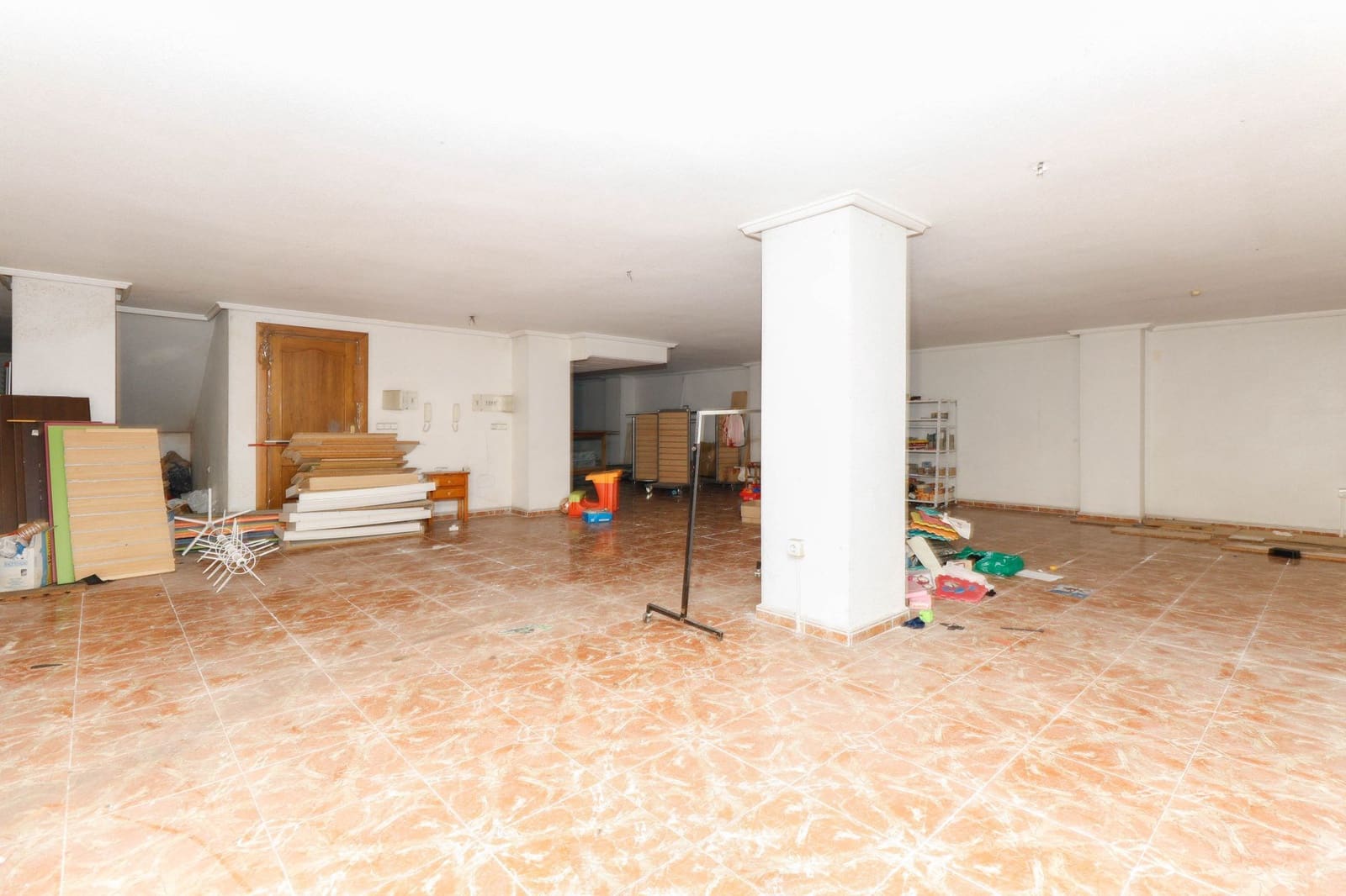 Kommersiell till salu i Torrevieja - 298 000 € (Ref: 9462735)