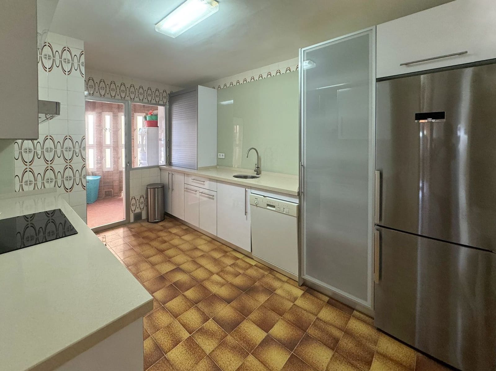 3 bedroom Flat for sale in Torrevieja with garage - € 425,000 (Ref: 9466152)