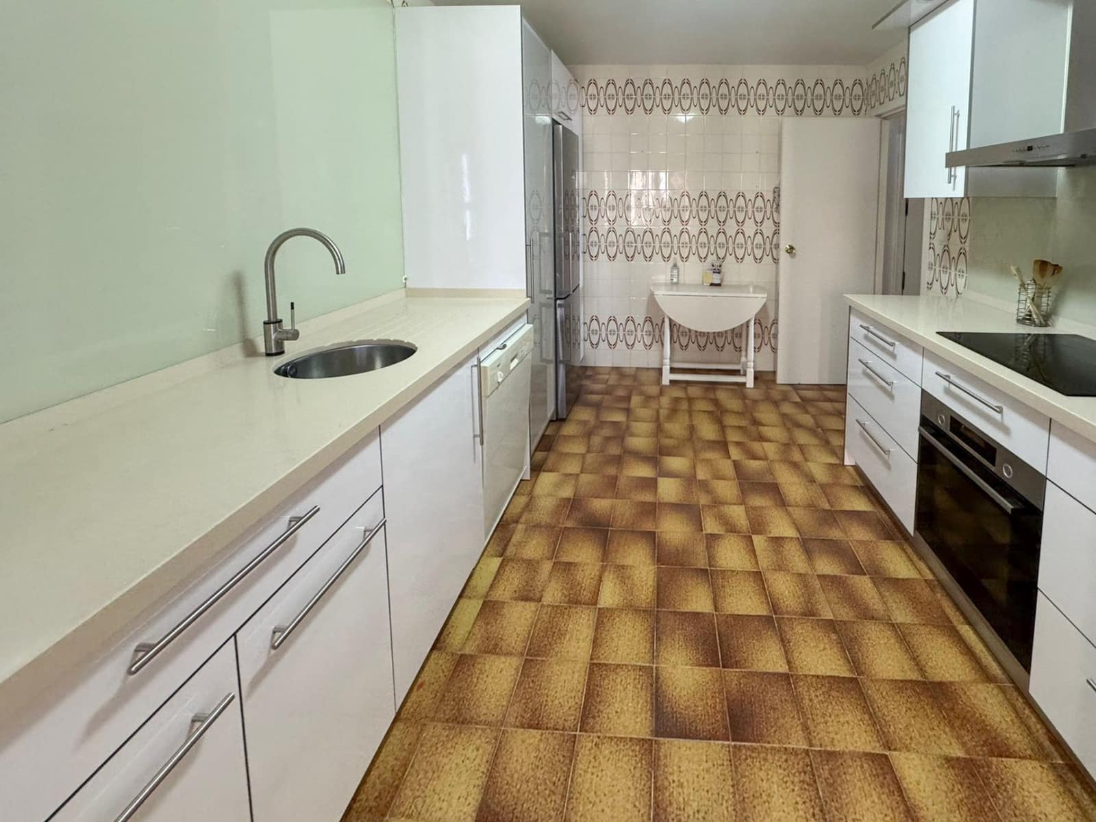 3 bedroom Flat for sale in Torrevieja with garage - € 425,000 (Ref: 9466152)