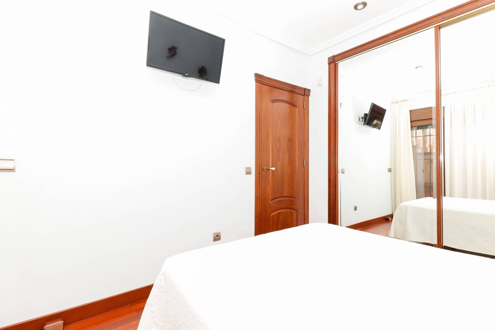 4 soverom Villa til salgs i Torrevieja med svømmebasseng garasje - € 450 000 (Ref: 9467764)