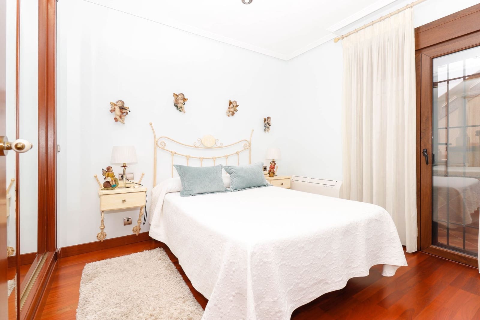 4 soverom Villa til salgs i Torrevieja med svømmebasseng garasje - € 450 000 (Ref: 9467764)