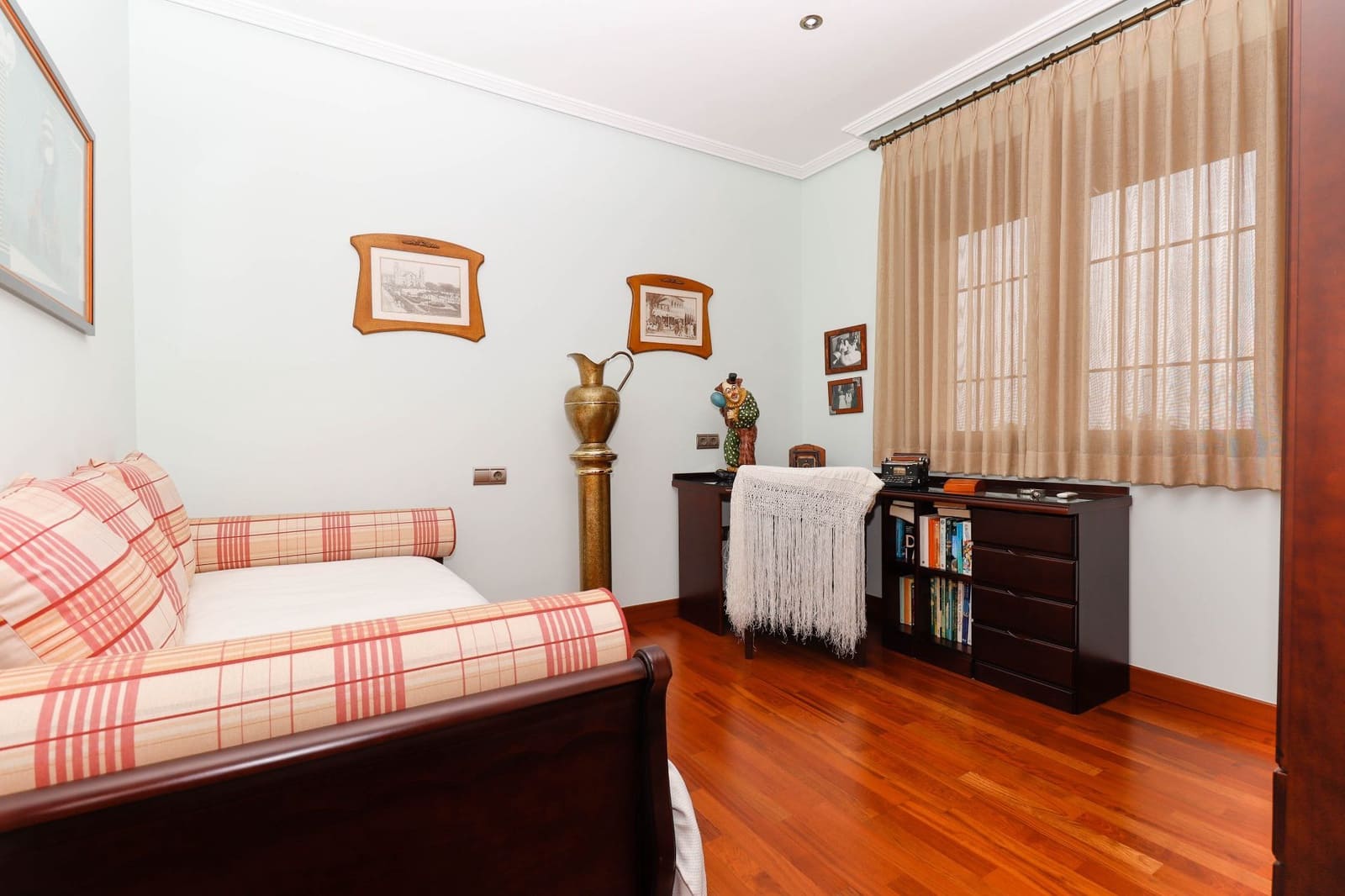 4 soverom Villa til salgs i Torrevieja med svømmebasseng garasje - € 450 000 (Ref: 9467764)