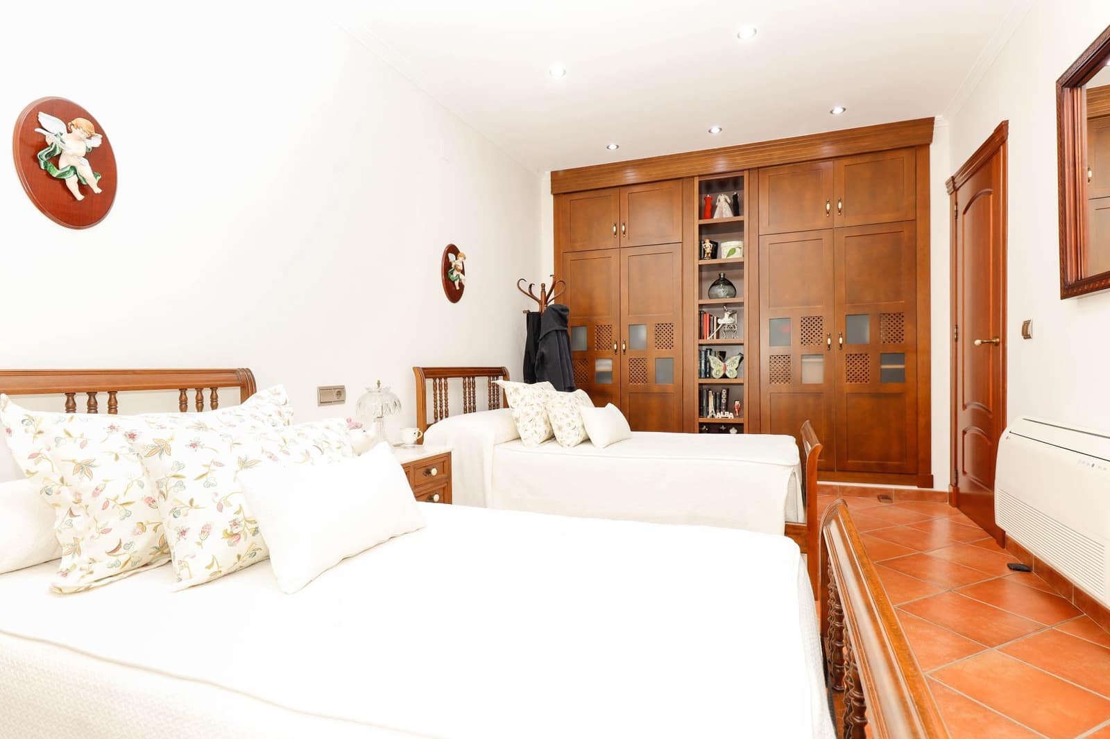 4 soverom Villa til salgs i Torrevieja med svømmebasseng garasje - € 450 000 (Ref: 9467764)