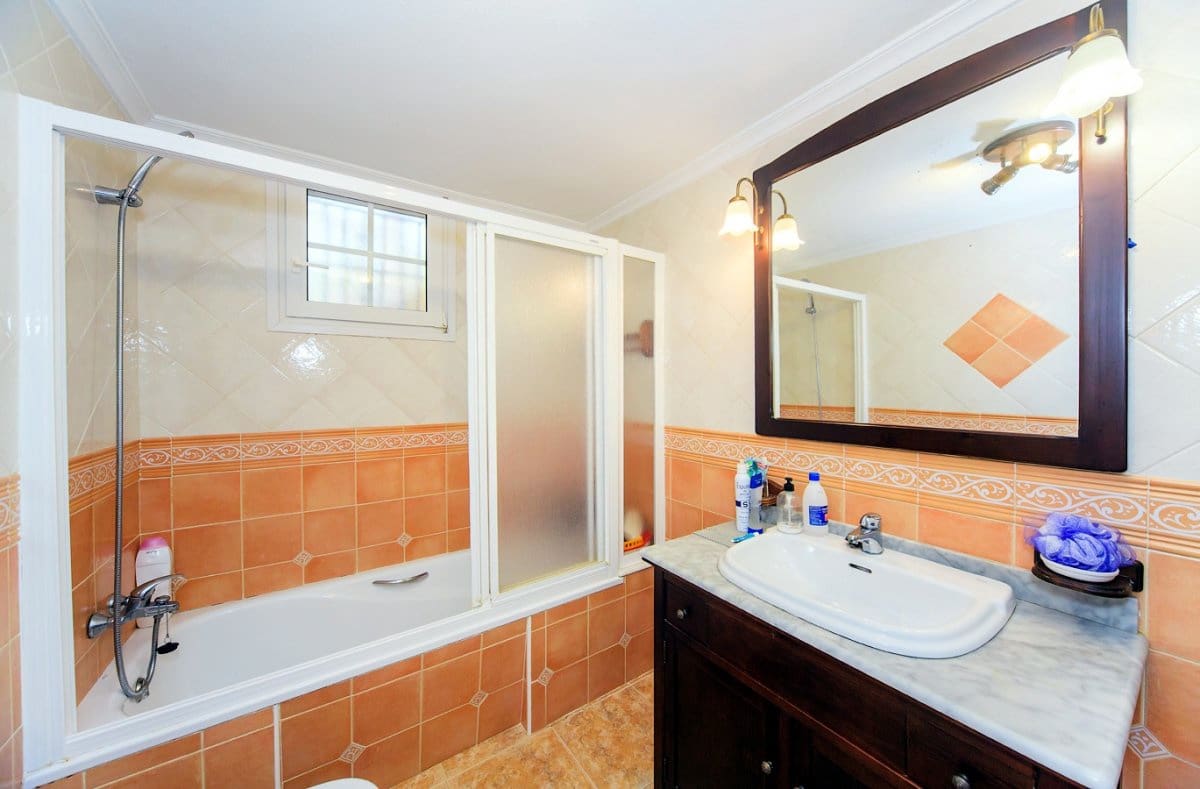 4 bedroom Villa for sale in Torrevieja with pool - € 490,000 (Ref: 9467767)