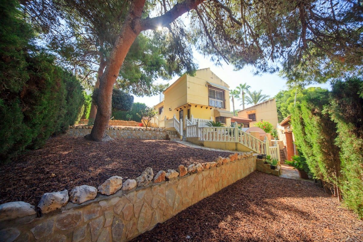 4 bedroom Villa for sale in Torrevieja with pool - € 490,000 (Ref: 9467767)