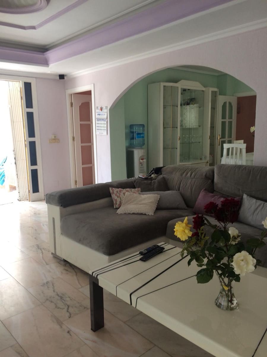 3 bedroom Villa for sale in Torrevieja with pool - € 550,000 (Ref: 9467769)