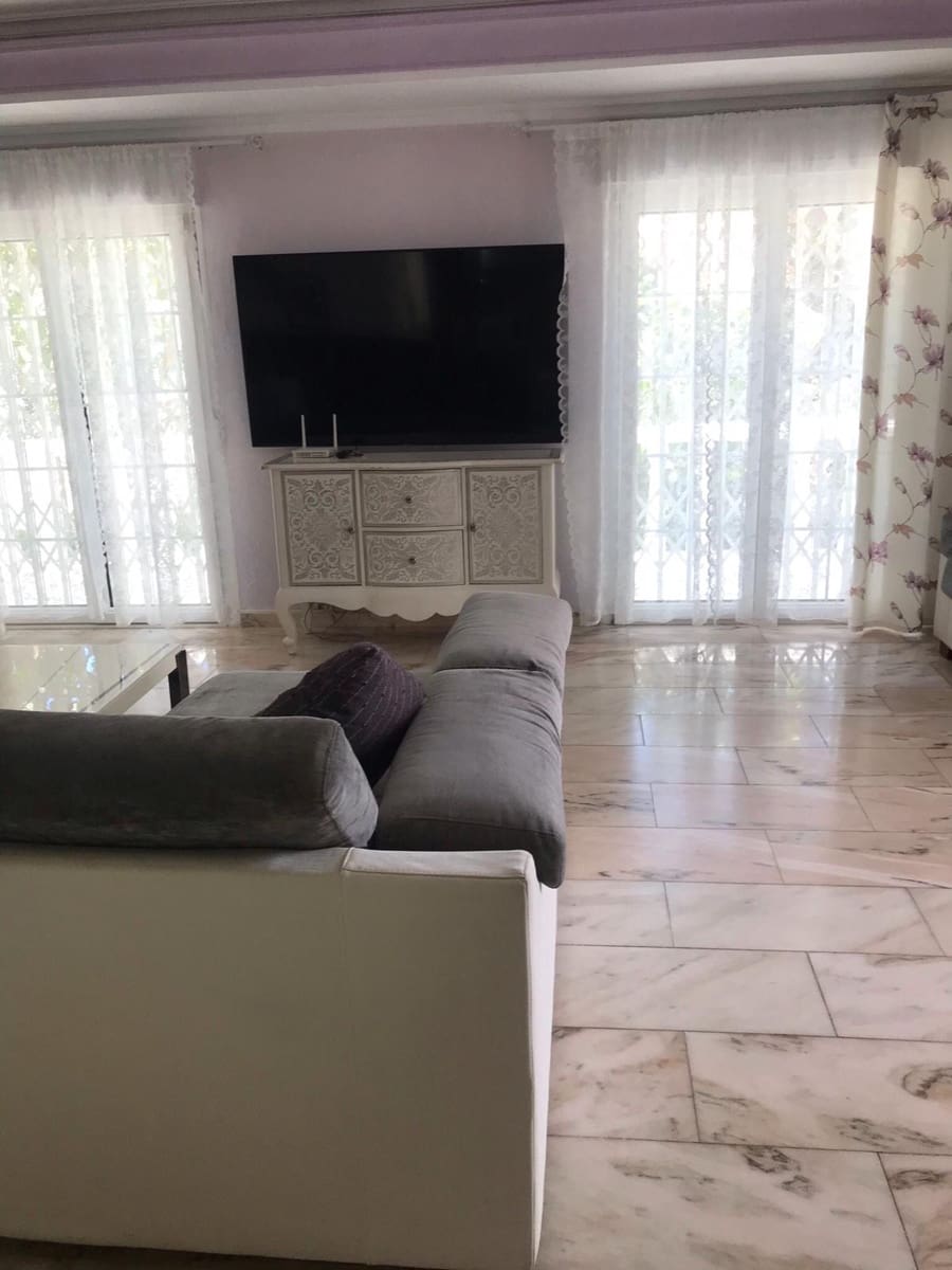 3 bedroom Villa for sale in Torrevieja with pool - € 550,000 (Ref: 9467769)