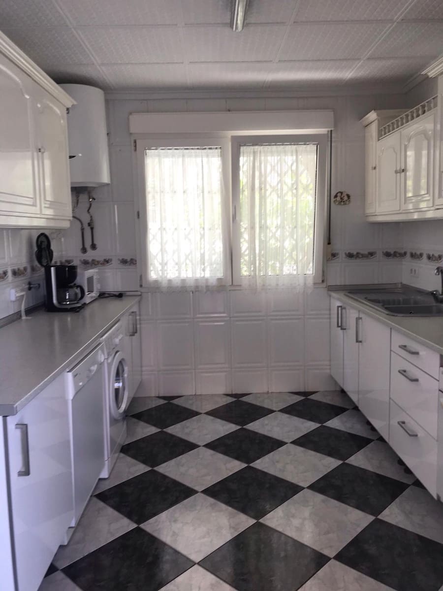 3 bedroom Villa for sale in Torrevieja with pool - € 550,000 (Ref: 9467769)