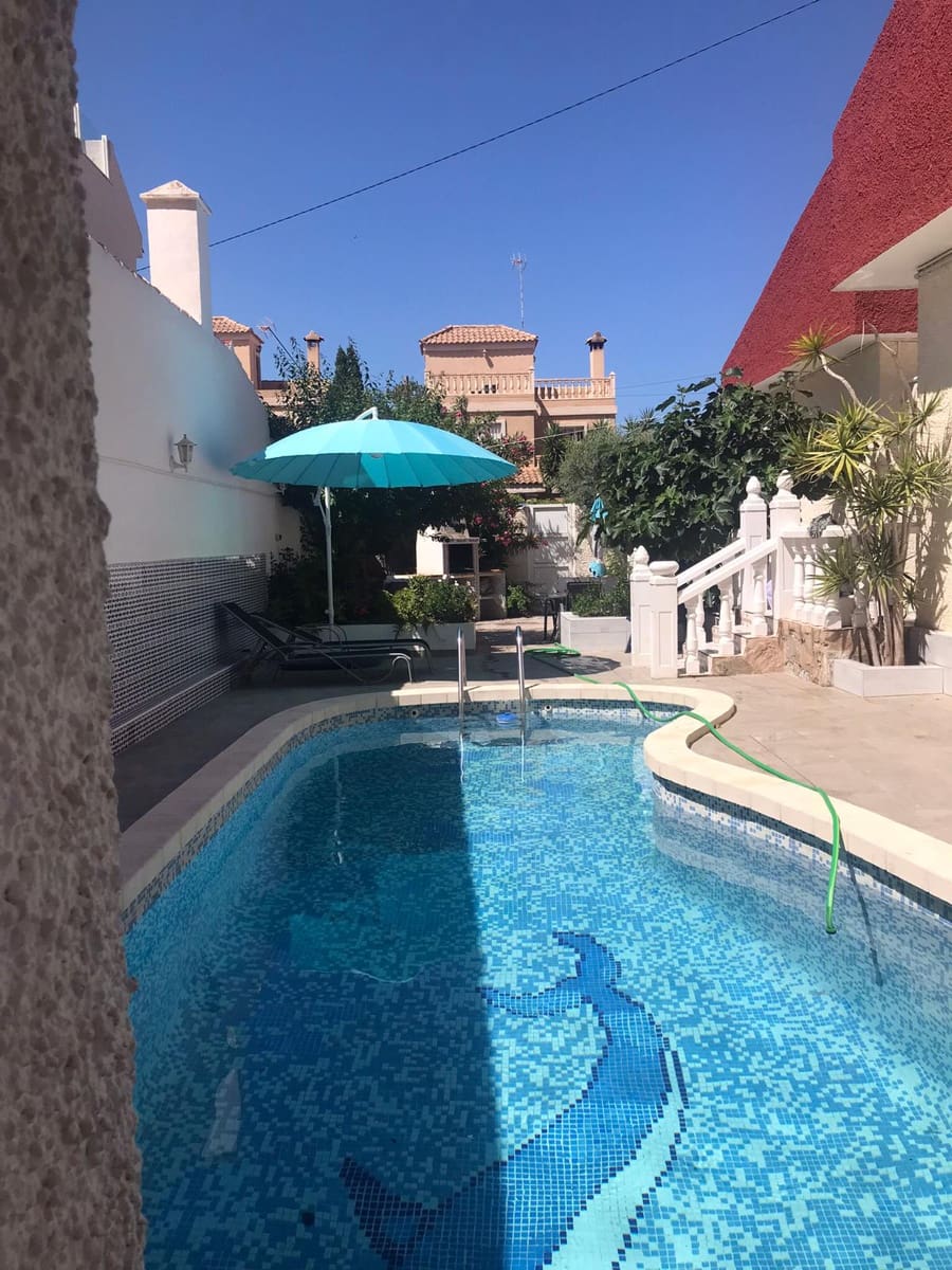 3 bedroom Villa for sale in Torrevieja with pool - € 550,000 (Ref: 9467769)