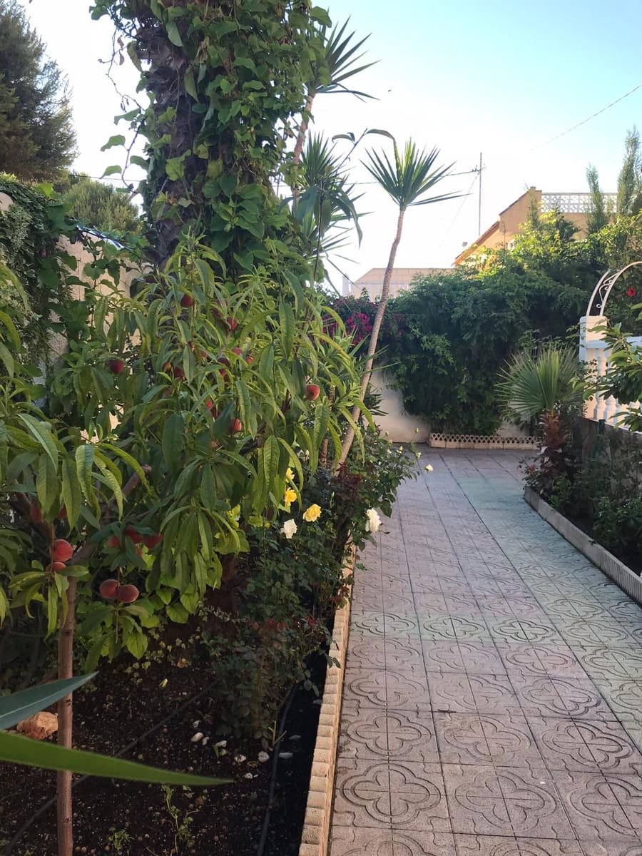 3 bedroom Villa for sale in Torrevieja with pool - € 550,000 (Ref: 9467769)