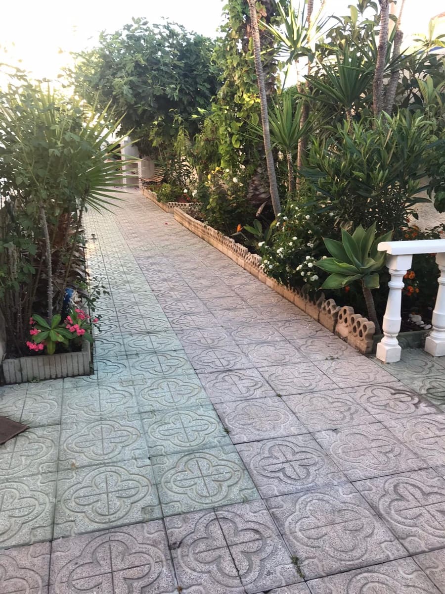 3 bedroom Villa for sale in Torrevieja with pool - € 550,000 (Ref: 9467769)