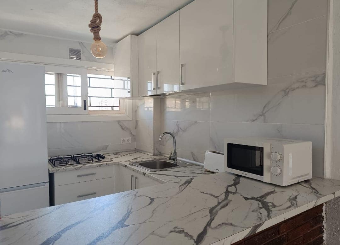 Piso de 2 habitaciones en Cabo de las Huertas en alquiler con piscina garaje - 1.180 € (Ref: 9489743)