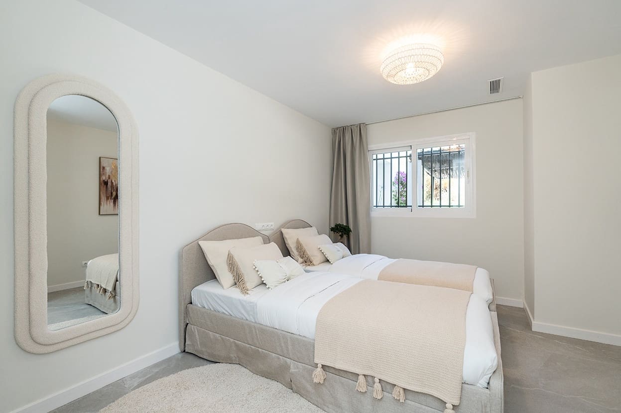 3 bedroom Apartment for sale in La Quinta with garage - € 980,000 (Ref: 9500292)