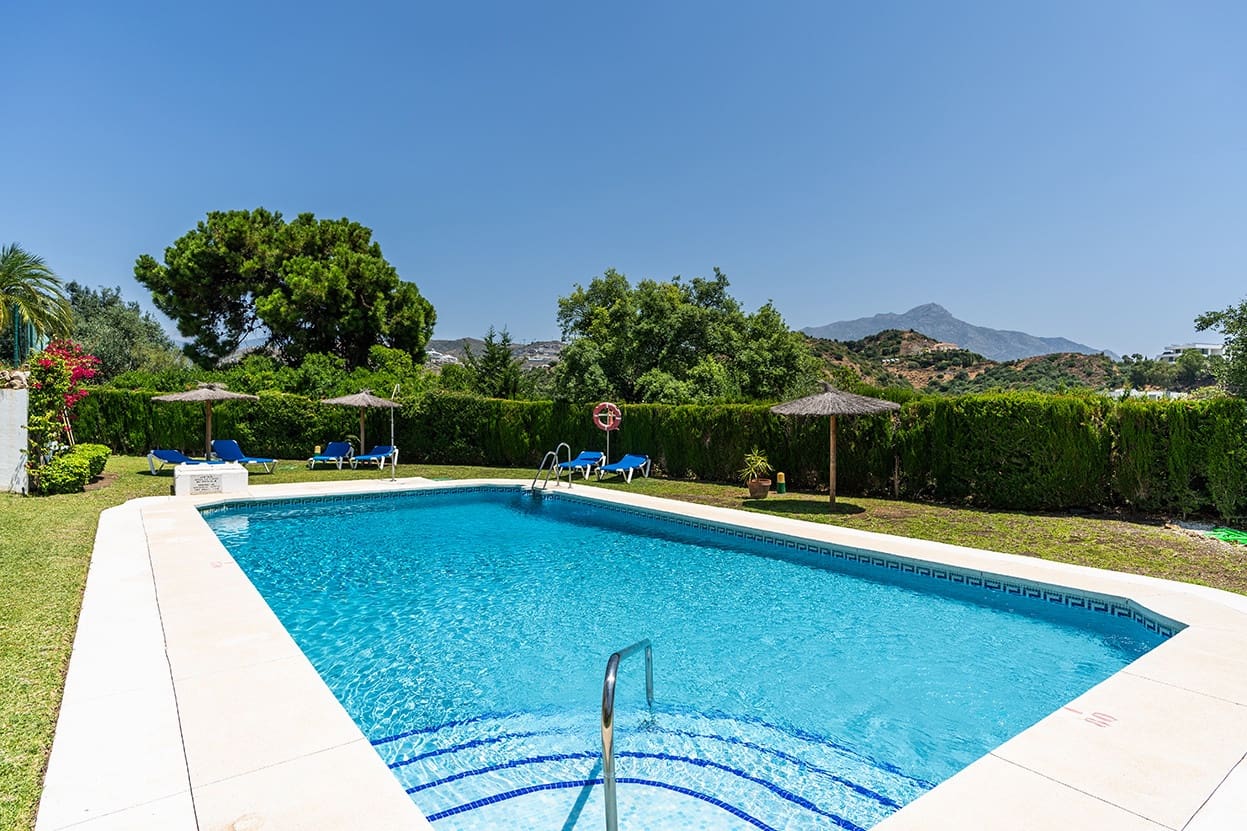 3 bedroom Apartment for sale in La Quinta with garage - € 980,000 (Ref: 9500292)