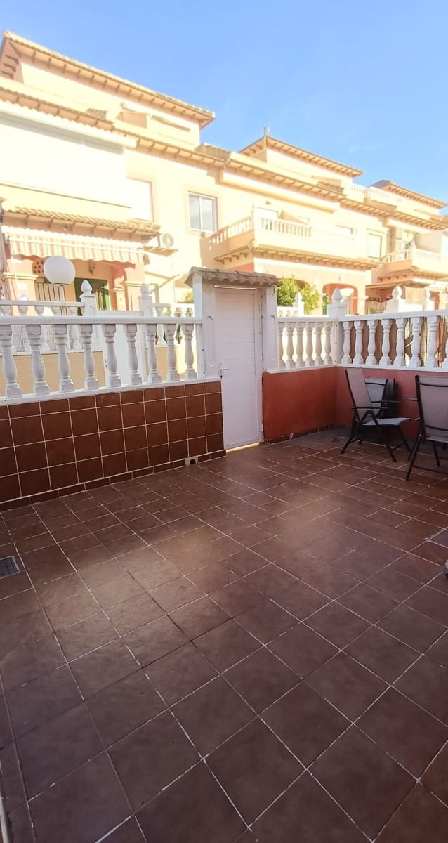 Adosado de 4 habitaciones en Torrevieja en venta con piscina garaje - 193.000 € (Ref: 9536451)