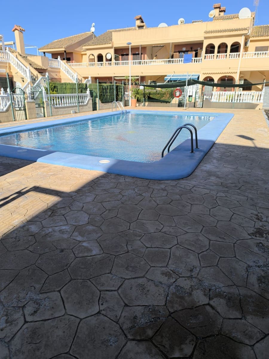 Adosado de 4 habitaciones en Torrevieja en venta con piscina garaje - 193.000 € (Ref: 9536451)