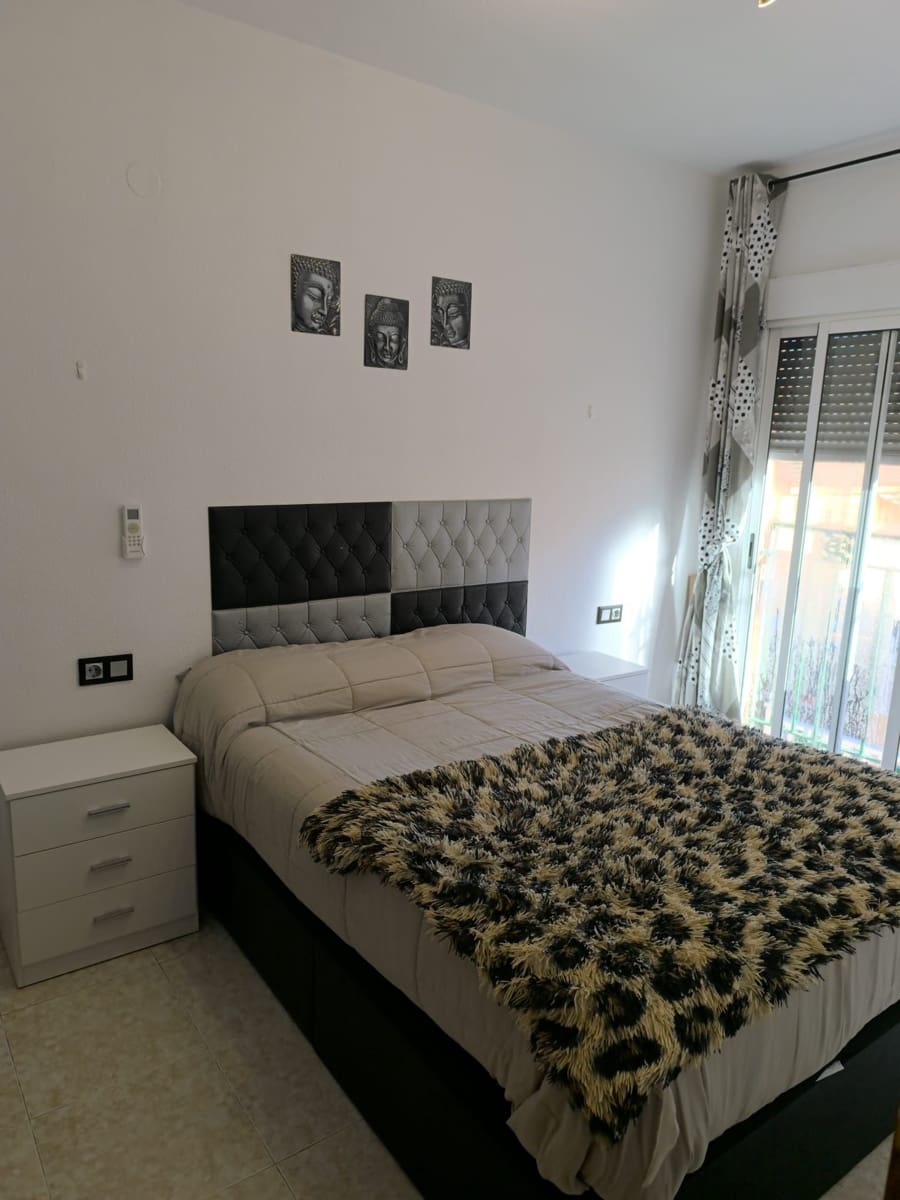 Adosado de 4 habitaciones en Torrevieja en venta con piscina garaje - 193.000 € (Ref: 9536451)