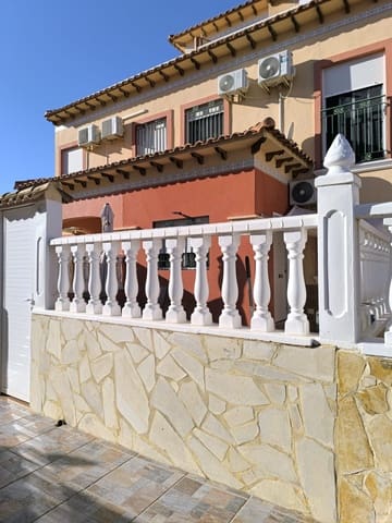 Adosado de 4 habitaciones en Torrevieja en venta con piscina garaje - 193.000 € (Ref: 9536451)