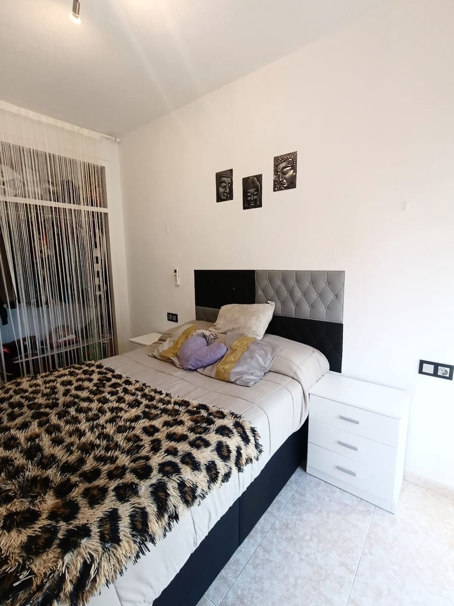 Adosado de 4 habitaciones en Torrevieja en venta con piscina garaje - 193.000 € (Ref: 9536451)