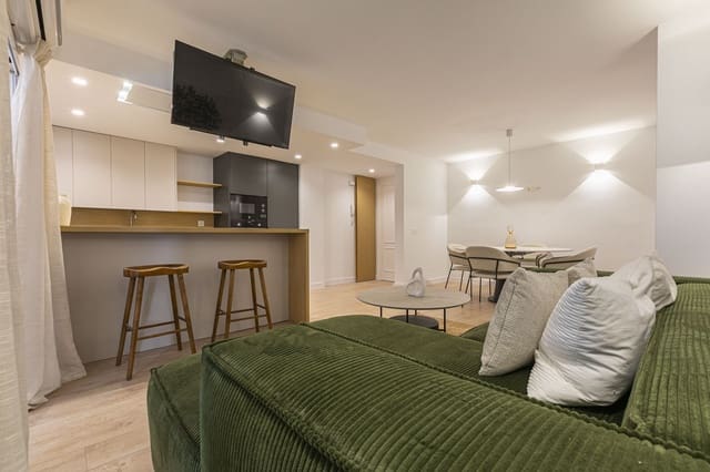 Apartamento de 2 habitaciones en Marbella Centro, Marbella en venta - 550.000 € (Ref: 9543930)