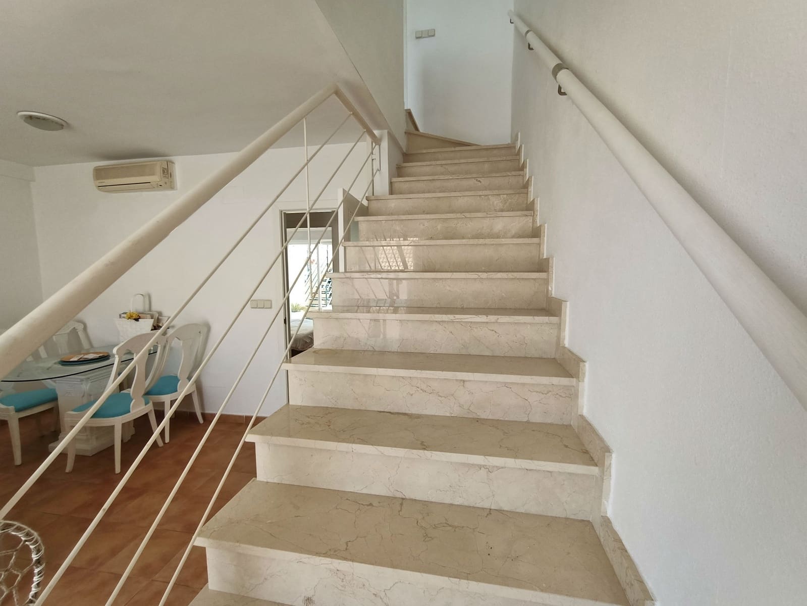 3 soveværelse Byhus til salg i Relleu med swimmingpool garage - € 199.000 (Ref: 9191852)