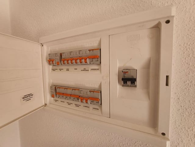 4 bedroom Townhouse for sale in Relleu with pool garage - € 195,000 (Ref: 9301431)