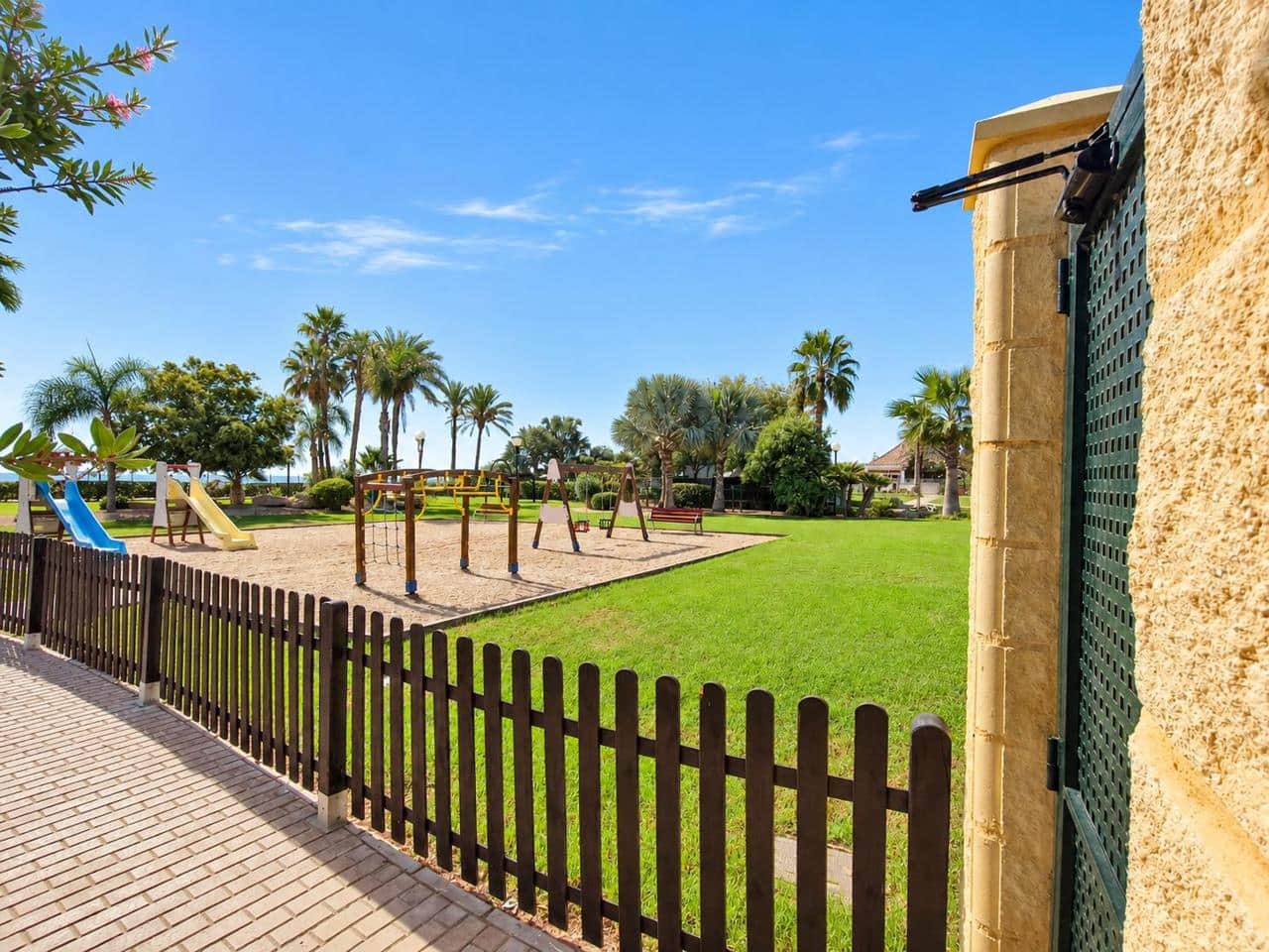 2 bedroom Flat for sale in Vera with pool garage - € 280,000 (Ref: 10130138)
