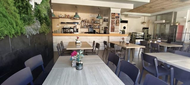 2 quarto Empresa para arrendar em Vera Ciudad, Vera - 1 650 € (Ref: 10179367)