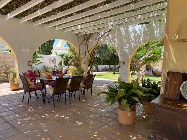 3 Zimmer Villa zu vermieten in Puerto del Rey, Vera mit Pool - 3.000 € (Ref: 7555871)