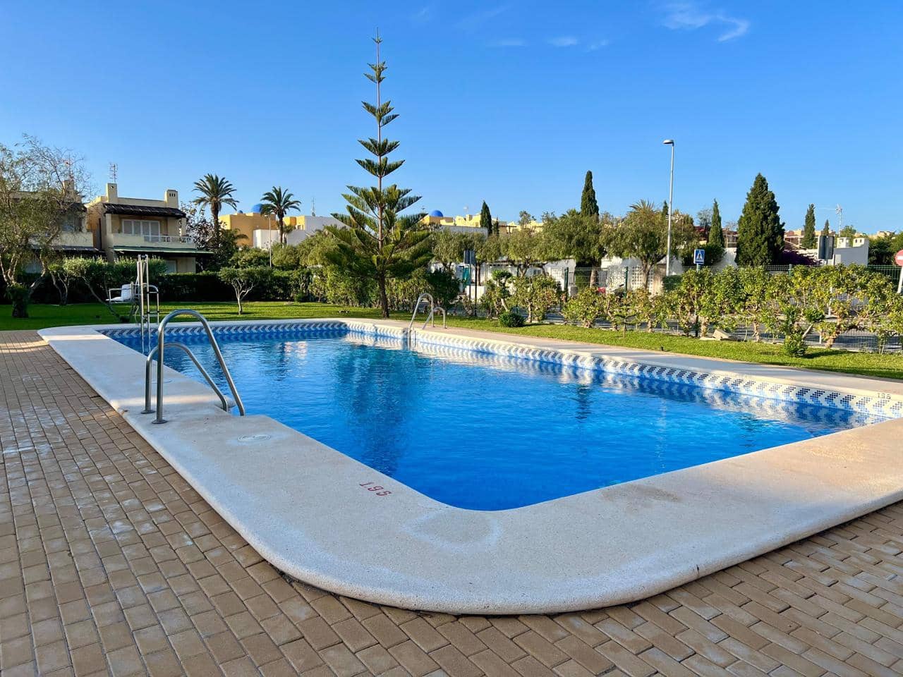 1 slaapkamer Flat voor vakantieverhuur in Vera met zwembad garage - € 750 (Ref: 7858101)